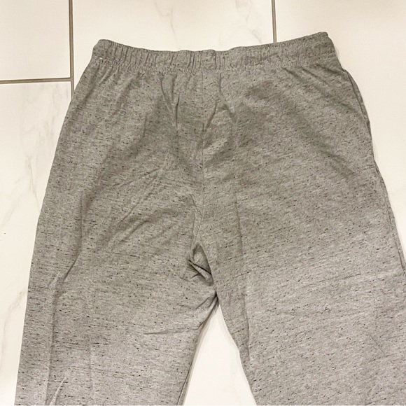 Nike gray cropped sweatpants size medium - Picture 6 of 7